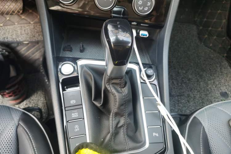 Used Volkswagen Sagitar 2024 300TSI DSG Flyover Edition Gear Lever