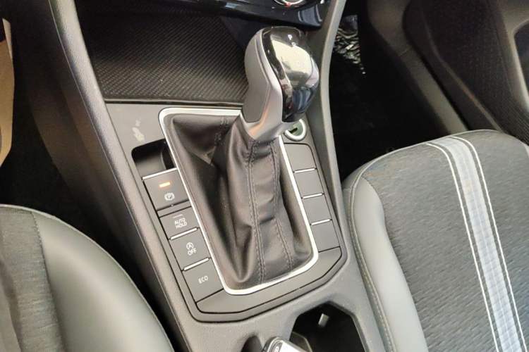 Used Volkswagen Sagitar 2024 200TSI DSG Flyover Edition Gear Lever