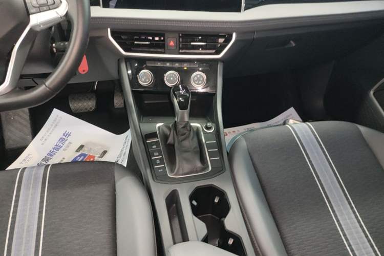 Used Volkswagen Sagitar 2024 200TSI DSG Flyover Edition Gear Lever