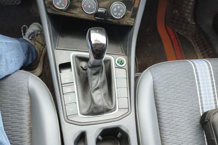 Used Volkswagen Sagitar 2024 200TSI DSG Flyover Edition Gear Lever