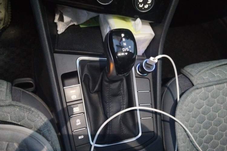 Used Volkswagen Sagitar 2024 200TSI DSG Flyover Edition Gear Lever