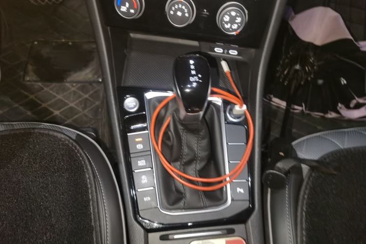 Used Volkswagen Sagitar 2024 300TSI DSG Excellence Edition Gear Lever