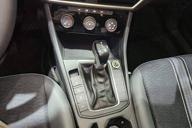 Used Volkswagen Sagitar 2024 200TSI DSG Flyover Edition Gear Lever