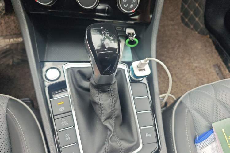 Used Volkswagen Sagitar 2024 300TSI DSG Excellence Edition Gear Lever