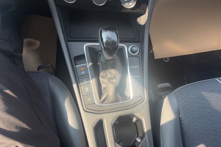 Used Volkswagen Sagitar 2024 200TSI DSG Flyover Edition Gear Lever
