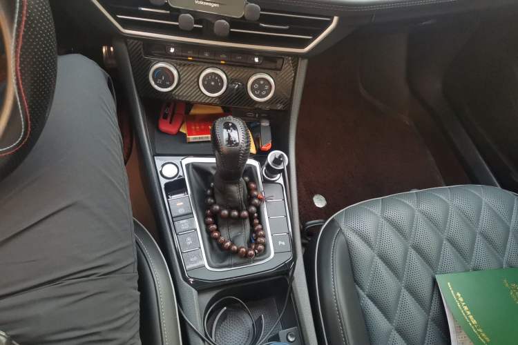 Used Volkswagen Sagitar 2024 300TSI DSG Excellence Edition Gear Lever