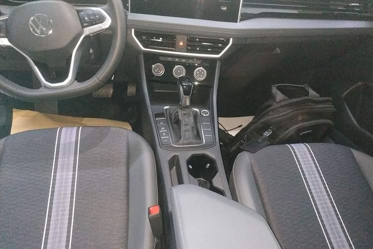 Used Volkswagen Sagitar 2024 200TSI DSG Flyover Edition Gear Lever