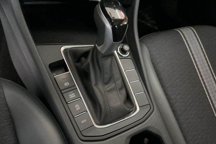 Used Volkswagen Sagitar 2024 200TSI DSG Flyover Edition Gear Lever