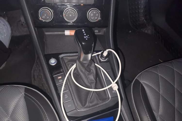 Used Volkswagen Sagitar 2024 300TSI DSG Excellence Edition Gear Lever