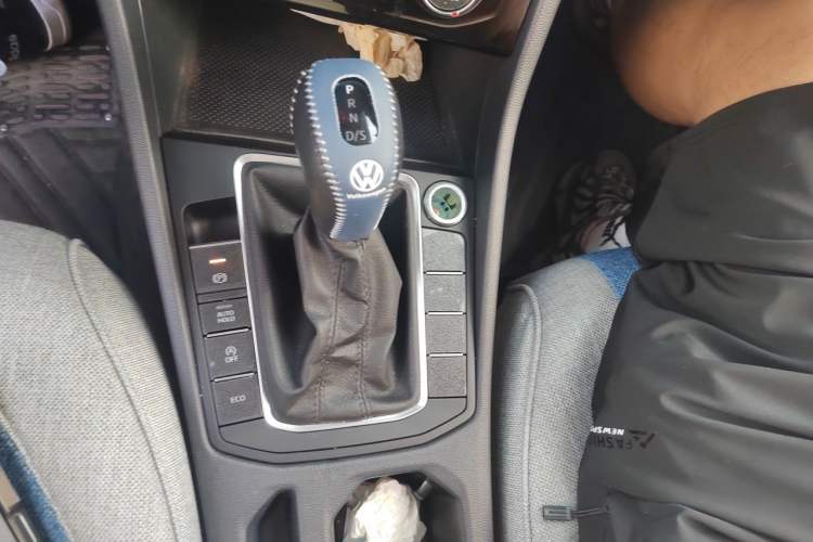 Used Volkswagen Sagitar 2024 200TSI DSG Flyover Edition Gear Lever