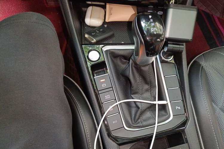 Used Volkswagen Sagitar 2024 300TSI DSG Excellence Edition Gear Lever