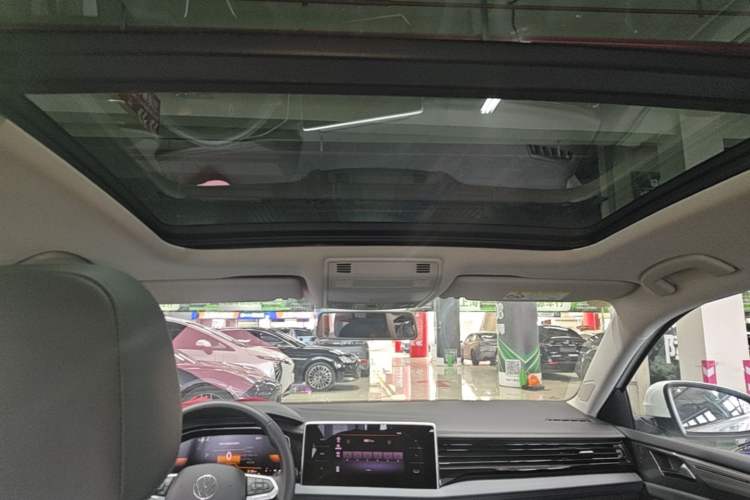 Used Volkswagen Sagitar 2024 200TSI DSG Flyover Edition Headliner