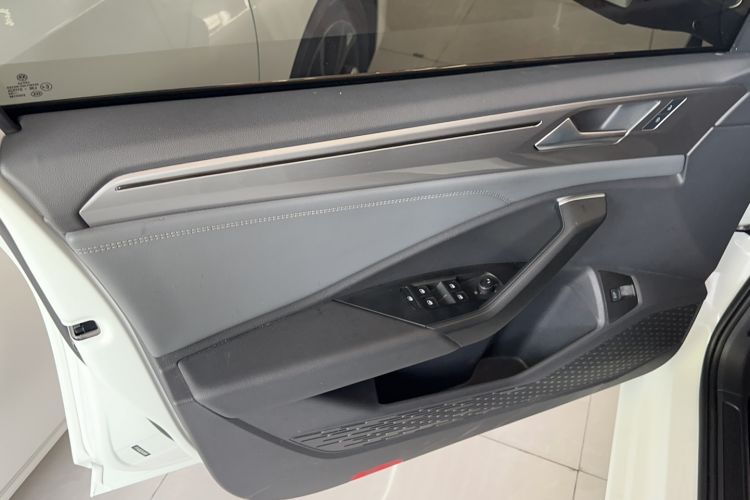 Used Volkswagen Sagitar 2024 200TSI DSG Flyover Edition Interior 1