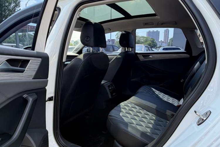Used Volkswagen Sagitar 2024 300TSI DSG Excellence Edition Interior 2