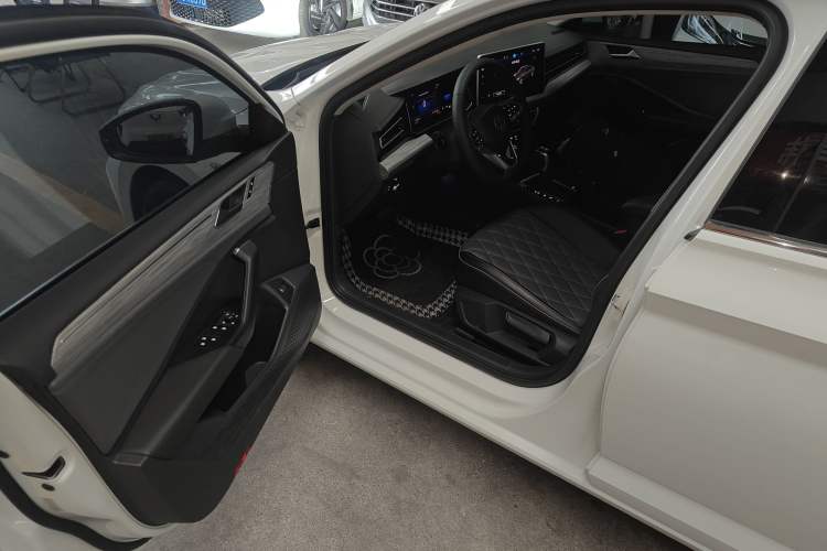 Used Volkswagen Sagitar 2024 300TSI DSG Excellence Edition Interior 3