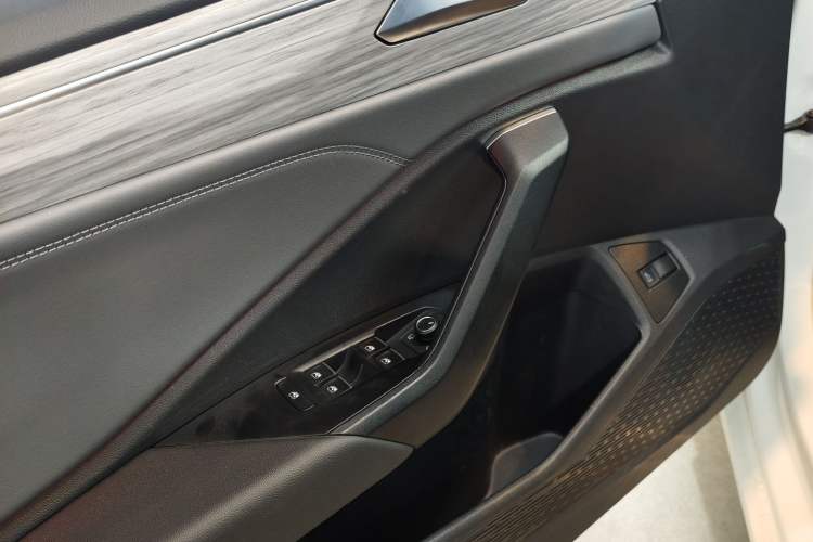 Used Volkswagen Sagitar 2024 300TSI DSG Excellence Edition Interior 4