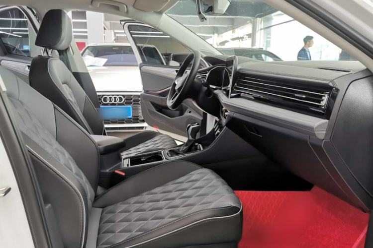 Used Volkswagen Sagitar 2024 300TSI DSG Excellence Edition Interior 5