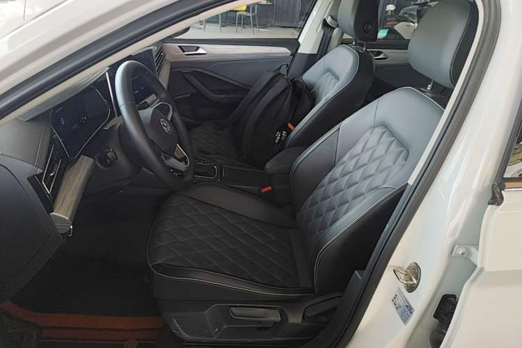Used Volkswagen Sagitar 2024 300TSI DSG Excellence Edition Left Front Seat