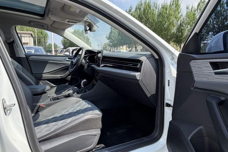 Used Volkswagen Sagitar 2024 300TSI DSG Excellence Edition Left Front Seat