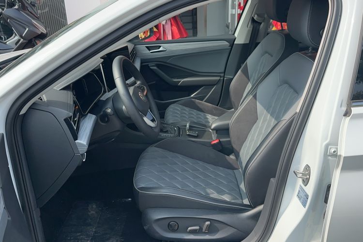 Used Volkswagen Sagitar 2024 300TSI DSG Excellence Edition Left Front Seat