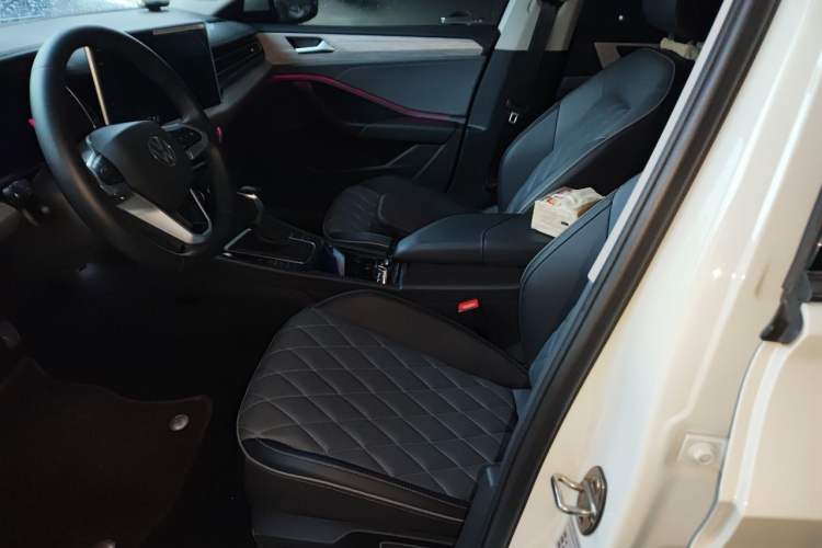 Used Volkswagen Sagitar 2024 300TSI DSG Excellence Edition Left Front Seat