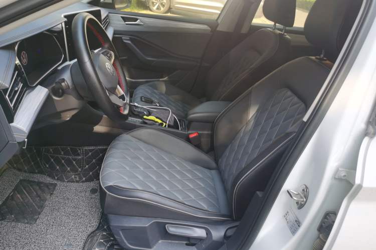 Used Volkswagen Sagitar 2024 300TSI DSG Flyover Edition Left Front Seat