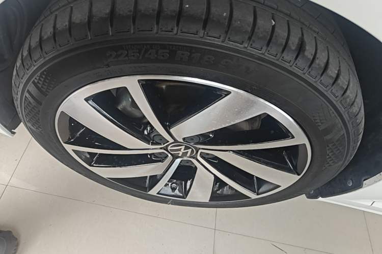 Used Volkswagen Sagitar 2024 300TSI DSG Excellence Edition Left Front Wheel Hub