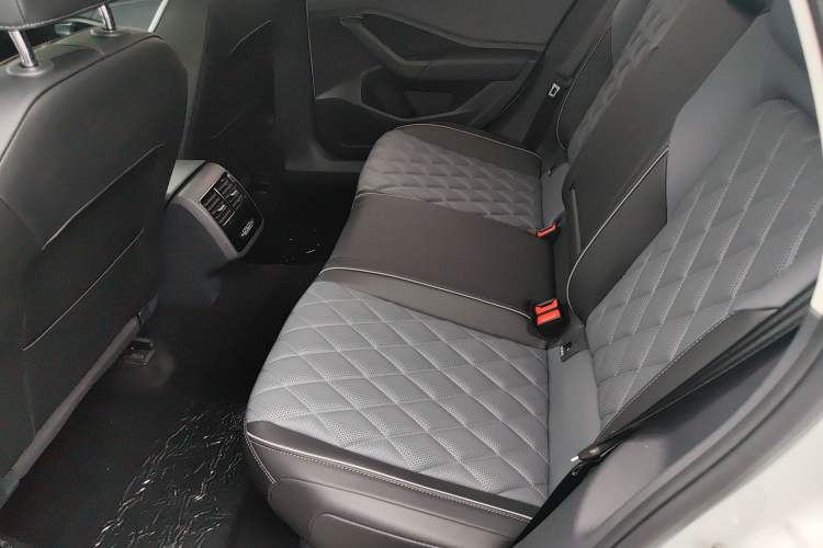 Used Volkswagen Sagitar 2024 300TSI DSG Excellence Edition Left Rear Seat
