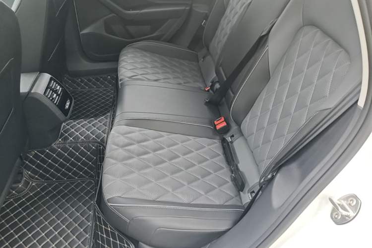 Used Volkswagen Sagitar 2024 300TSI DSG Excellence Edition Left Rear Seat