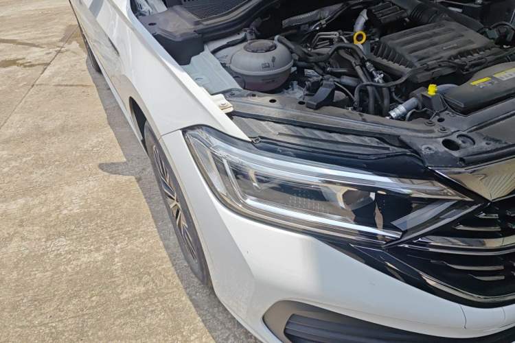 Used Volkswagen Sagitar 2024 200TSI DSG Flyover Edition Right Front Headlight
