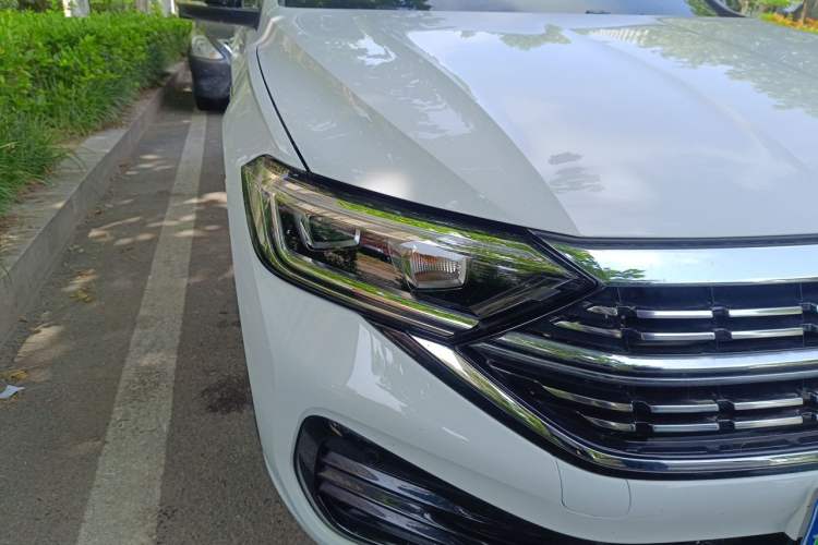 Used Volkswagen Sagitar 2024 300TSI DSG Excellence Edition Right Front Headlight