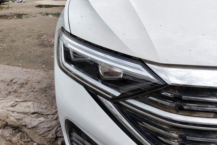 Used Volkswagen Sagitar 2024 300TSI DSG Excellence Edition Right Front Headlight