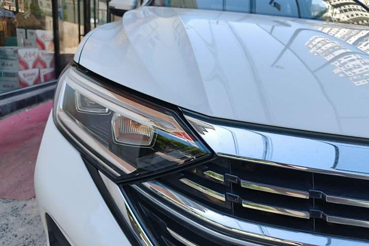Used Volkswagen Sagitar 2024 300TSI DSG Flyover Edition Right Front Headlight