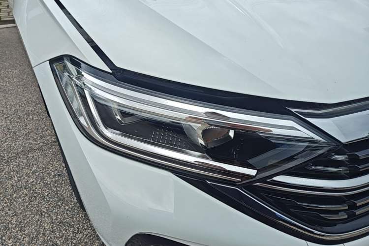 Used Volkswagen Sagitar 2024 300TSI DSG Excellence Edition Right Front Headlight
