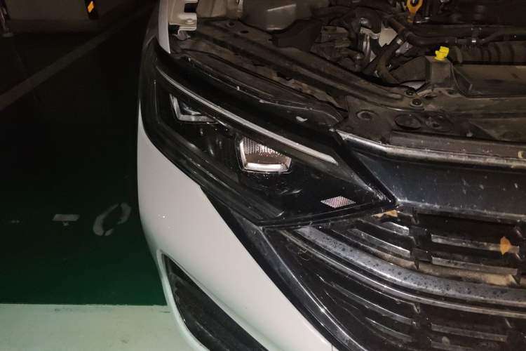 Used Volkswagen Sagitar 2024 300TSI DSG Excellence Edition Right Front Headlight