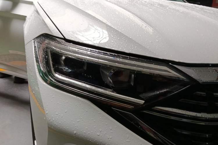 Used Volkswagen Sagitar 2024 300TSI DSG Excellence Edition Right Front Headlight