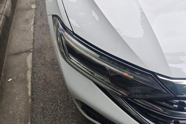 Used Volkswagen Sagitar 2024 300TSI DSG Excellence Edition Right Front Headlight
