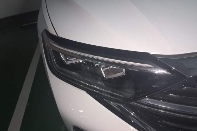 Used Volkswagen Sagitar 2024 300TSI DSG Excellence Edition Right Front Headlight