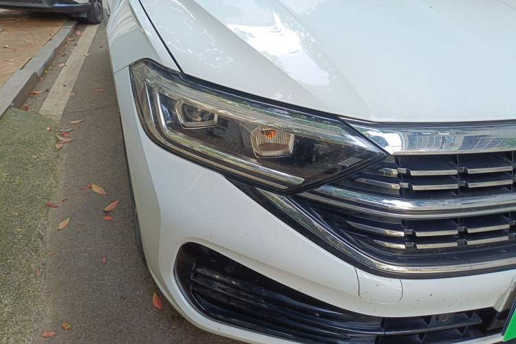 Used Volkswagen Sagitar 2024 300TSI DSG Excellence Edition Right Front Headlight