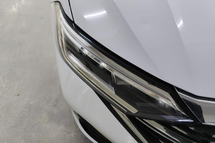 Used Volkswagen Sagitar 2024 300TSI DSG Excellence Edition Right Front Headlight