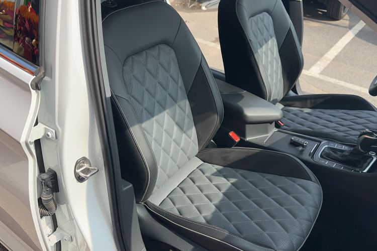 Used Volkswagen Sagitar 2024 300TSI DSG Excellence Edition Right Front Seat