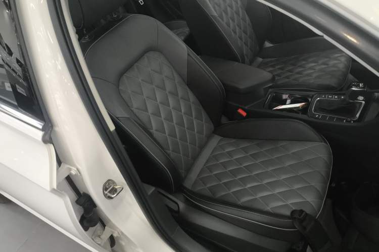 Used Volkswagen Sagitar 2024 300TSI DSG Excellence Edition Right Front Seat