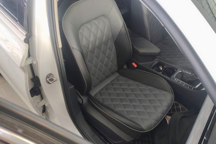 Used Volkswagen Sagitar 2024 300TSI DSG Excellence Edition Right Front Seat