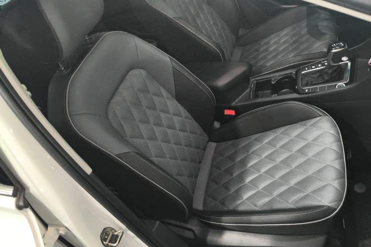 Used Volkswagen Sagitar 2024 300TSI DSG Excellence Edition Right Front Seat