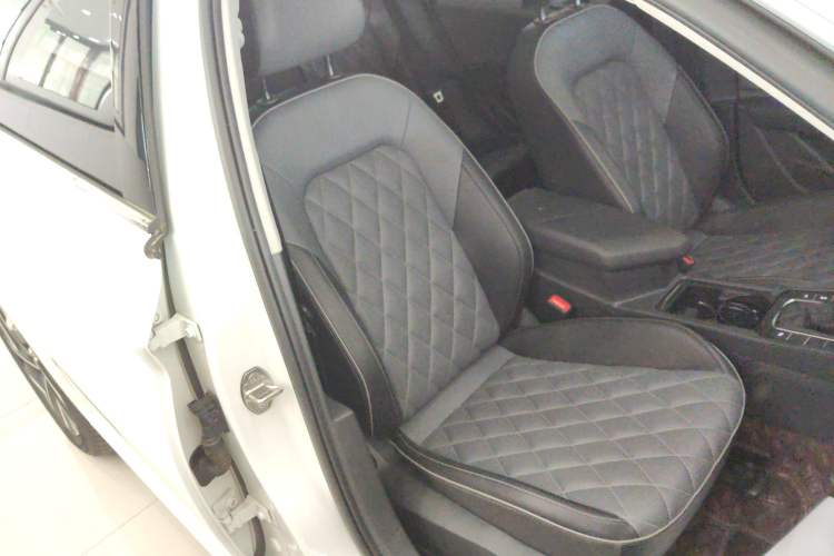 Used Volkswagen Sagitar 2024 300TSI DSG Excellence Edition Right Front Seat