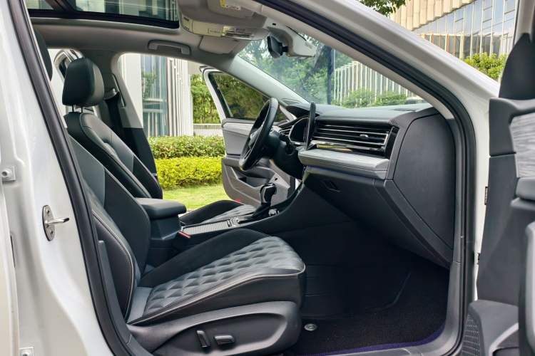 Used Volkswagen Sagitar 2024 300TSI DSG Excellence Edition Right Front Seat