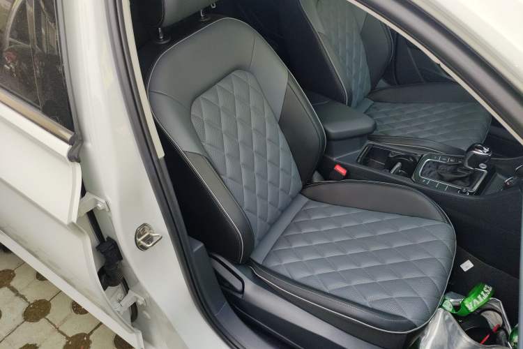 Used Volkswagen Sagitar 2024 300TSI DSG Excellence Edition Right Front Seat