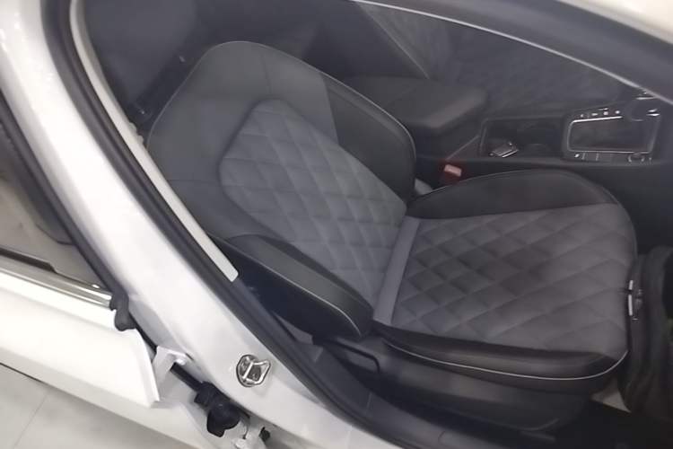 Used Volkswagen Sagitar 2024 300TSI DSG Excellence Edition Right Front Seat