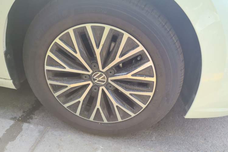 Used Volkswagen Sagitar 2024 200TSI DSG Excellence Edition Right Front Wheel Hub