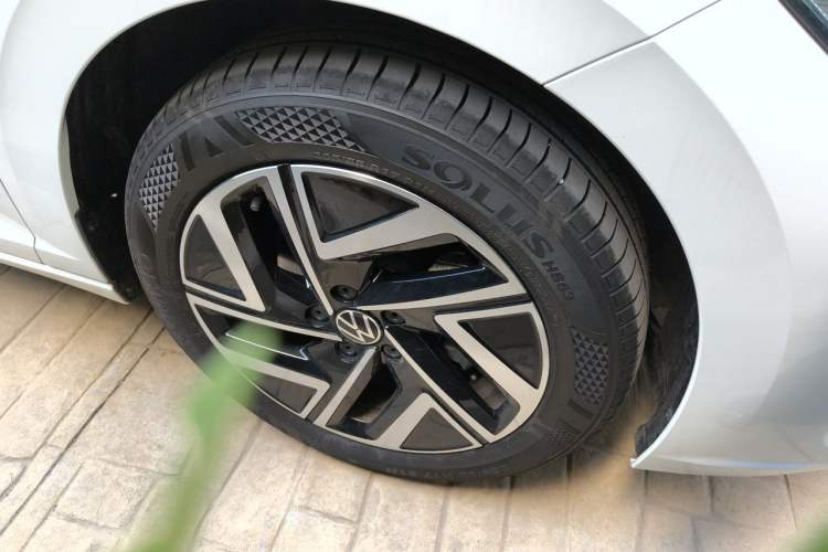 Used Volkswagen Sagitar 2024 300TSI DSG Excellence Edition Right Front Wheel Hub